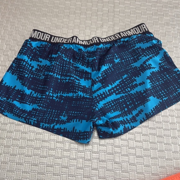 Under ARMOUR athletic blue print shorts size large - Picture 5 of 5